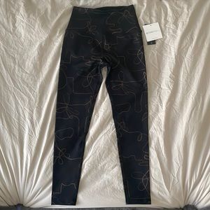 ✨ NWT ✨ Beyond Yoga Leggings